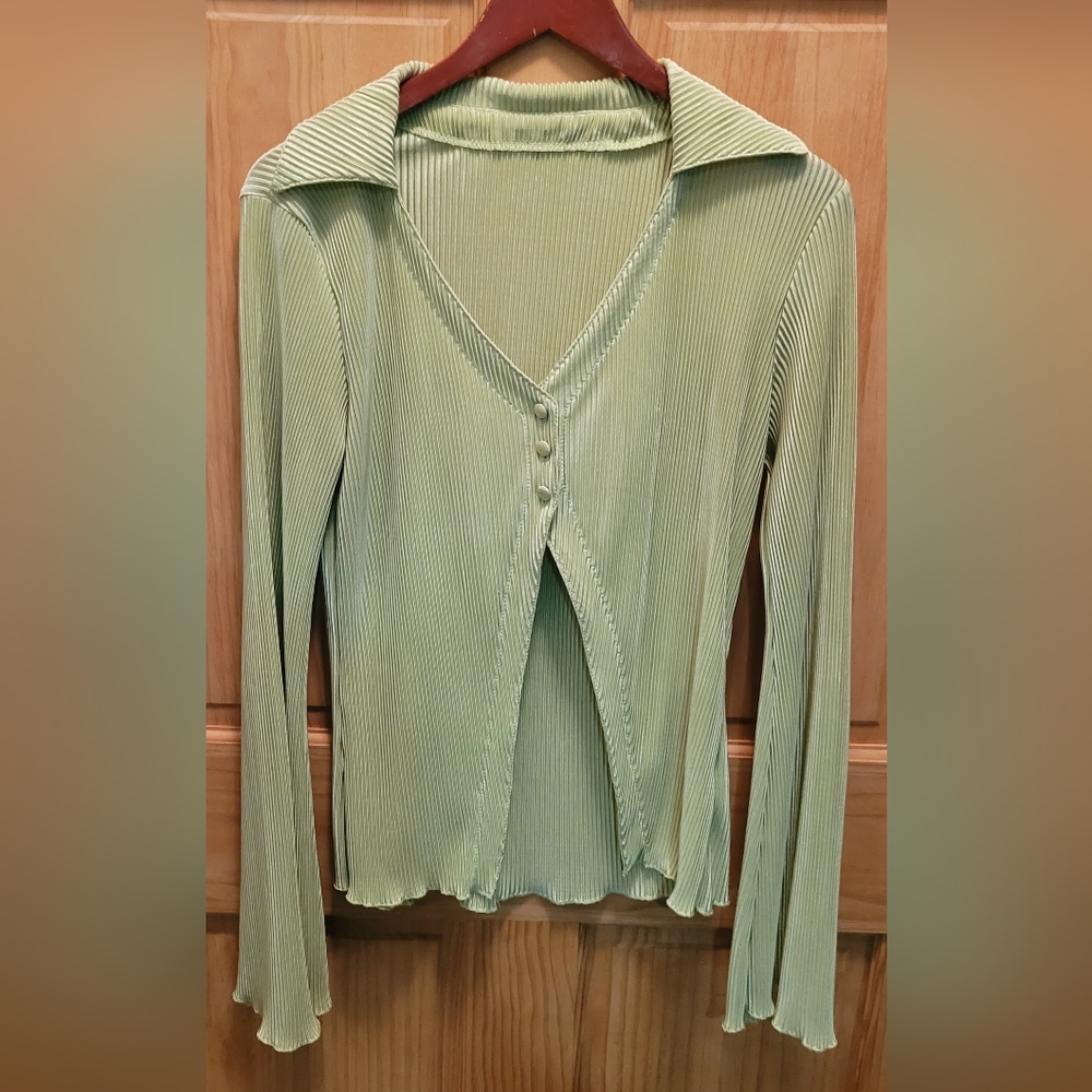Womens Sage Green Ribbed Three Button-Up Collared and Flared Sleeves Size Large